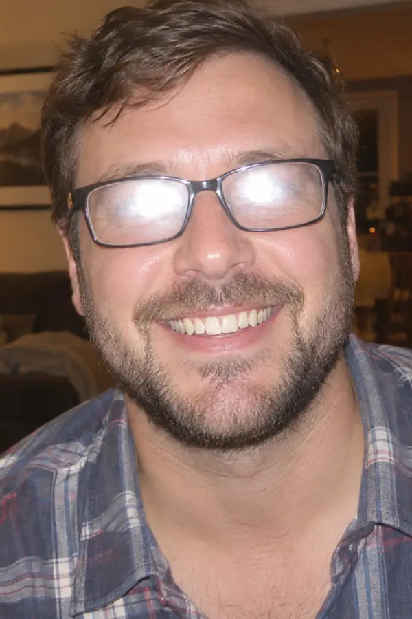 Remove Glare from Glasses after AI editing